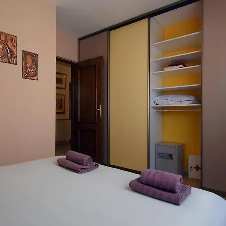 Gallery Premium 99 Near Ammphiteatre With Garage 5 Days And More Gratis * Pula