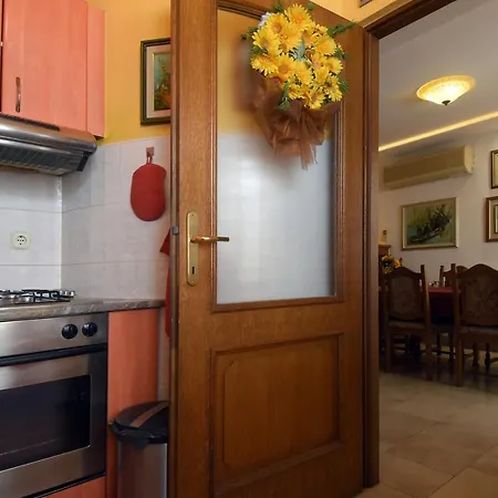 Gallery Premium 99 Near Ammphiteatre With Garage 5 Days And More Gratis Apartment Pula