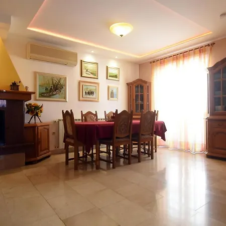 Apartment Gallery Premium 99 Near Ammphiteatre With Garage 5 Days And More Gratis
