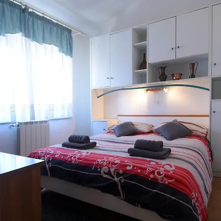 Gallery Premium 99 Near Ammphiteatre With Garage 5 Days And More Gratis Apartmán