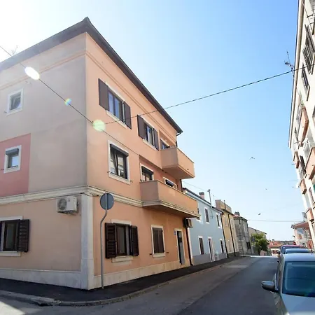 Gallery Premium 99 Near Ammphiteatre With Garage 5 Days And More Gratis Apartment Pula